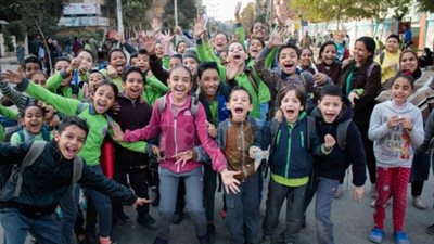 الصغار ملوك الطريق.. شارع السودان يتحول إلى ملعب كبير للتلامذة (صور)