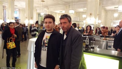 مواقف محرجة لأشخاص التقطوا صورا مع شبيهي النجوم