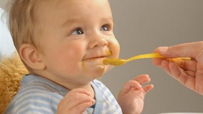 اختاري طعام طفلك التكميلي في الشهر السادس