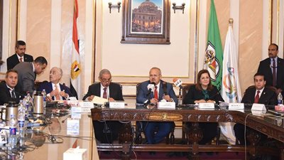 تفاصيل زيارة 4 وزراء لجامعة القاهرة.. تنفيذ برنامج الماجستير المهني لريادة الأعمال.. الخشت: إنشاء مركز لتسويق الأبحاث.. عبد الغفار: «مفيش دولة تستطيع تعيين جميع الخريجين»