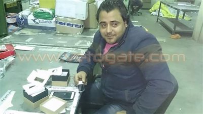 بالصور.. ضبط ساعتين مزودتين بكاميرات تجسس في مطار القاهرة