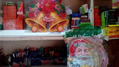 تباين أسعار شجرة الكريسماس قبل احتفالات رأس السنة بالأقصر (صور)