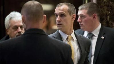 مغنية أمريكية تتهم مدير حملة ترامب بـ«التحرش الجنسي»