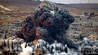 المرصد السوري: طائرات حربية تقصف «داعش» في الرقة ودير الزور