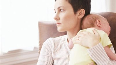 تعرف على سبب اكتئاب المرأة بعد الولادة