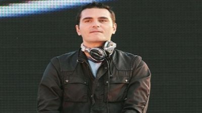 الـ«دي جي» العالمي ديفيد فانديتا تحت سفح الهرم ليلة رأس السنة