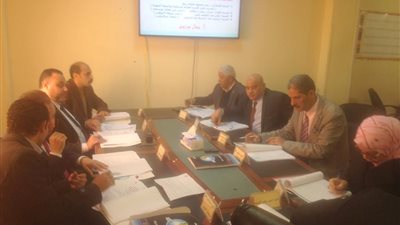 مجلس «مياه القناة» يبحث الموقف البيئي الكيميائى بقطاع المعامل