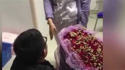 أسرع عرض زواج لم يستغرق سوى ثوان (فيديو)