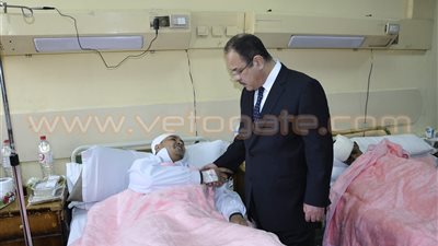 بالصور..وزير الداخلية و«الطيب» يتقدمان جنازة شهداء انفجار الهرم