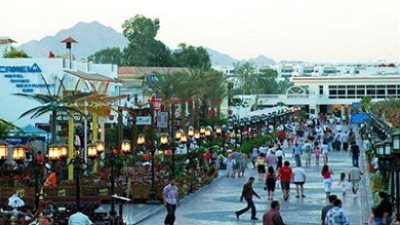 مطار شرم الشيخ يستقبل 1974 سائحًا