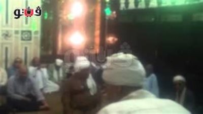 بالفيديو.. محبو آل البيت يشكون همومهم لأم هاشم.. عبد ربه يطلب شفاء ابنته من السرطان.. محمود يبحث عن الإنجاب.. علي: يكفيني الطبطبة على مقام 