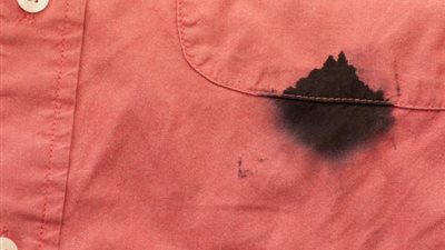 أسرار إزالة بقع الزيت والحبر والقهوة من الملابس.. اكتشفيها