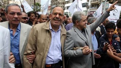 جبهة الإنقاذ الوطنى تحذِّر من استخدام المساجد فى الدعاية للدستور