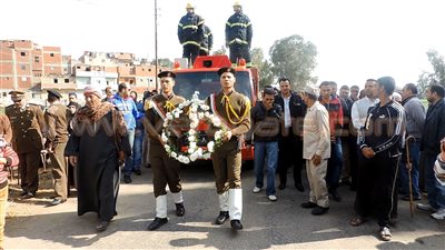 بالصور.. أهالي الغربية يشيعون جثمان شهيد انفجار الهرم