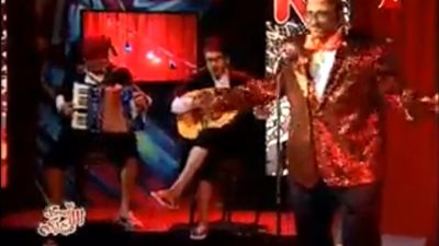 بالفيديو.. أبو حفيظة يغني على الهواء 