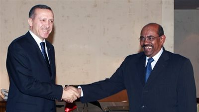 صحيفة سعودية: أردوغان متآمر والبشير ناكر جميل