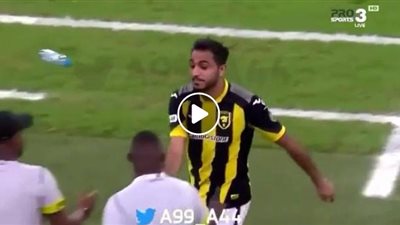 جمهور اتحاد جدة يهاجم كهربا أثناء خروجه أمام الفيصلي (فيديو)