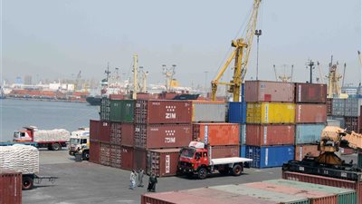 ميناء دمياط يستقبل 3 سفن للتفريغ والشحن اليوم