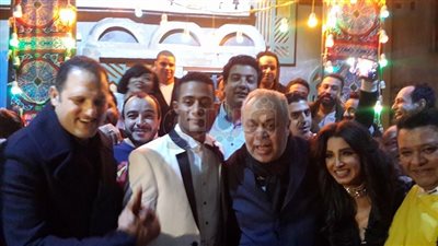 روجينا تحتفل بعيد ميلاد زوجها في كواليس مسرحية «أهلا رمضان» (صور)