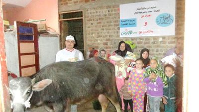 «أورمان سوهاج» تمنح والد الـ 6 توائم جاموسة و600 جنيه شهريا (صور)