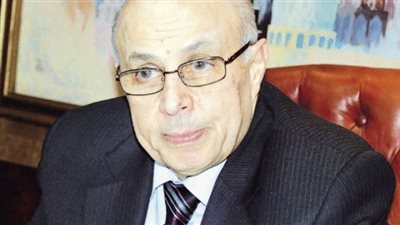 قطب: تجاهل مرشحى الرئاسة لقطاع التأمين 