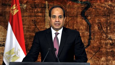 بالفيديو.. 8 مشاهد في احتفالية «عيد الشرطة» بحضور «السيسي».. الرئيس يضع إكليل الزهور على النصب التذكاري للشهداء.. يبكي تأثرًا بقصيدة الشهيد.. ينزل من المسرح لتسليم والد «محرم&