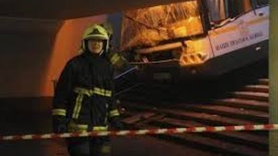 حافلة تقتحم محطة للحافلات في موسكو.. وسقوط جرحى