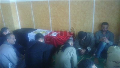 محافظ الفيوم يتقدم مشيعي جنازة أحمد عوض شهيد العريش