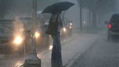 طقس سىء مصحوب برعد يعيق حركة المرور بالغربية