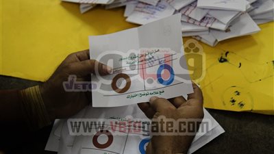 لجنة الانتخابات: بطاقات اقتراع الاستفتاء صالحة للمرحلتين