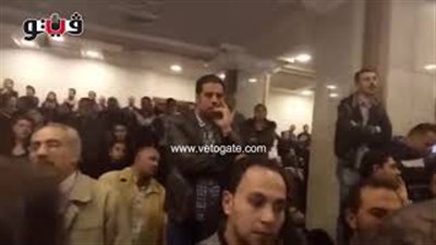 لحظة إقامة قداس على أرواح شهداء مارمينا بكنيسة العذراء (فيديو)