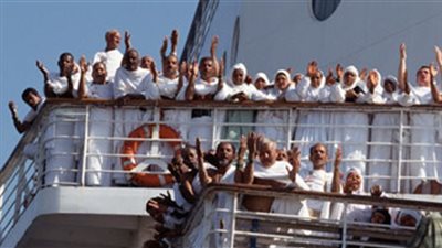 بدء موسم العمرة بسفاجا.. و882 معتمرا يغادرون الميناء