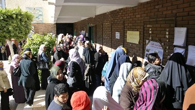 مشادات كلامية بين ناخبى الجيزة بسبب كشوف التصويت