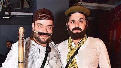 محمد عبد الرحمن ينشر صورة جديدة من بروفات «مسرح مصر 3»