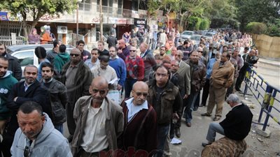 إقبال كبير على لجان الاستفتاء بالدقى والعجوزة والمهندسين بالجيزة