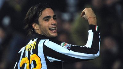 ماتري: الفوز علي كالياري يضغط على الفرق الأخري