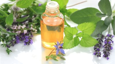 زيت اللافندر يخلصك من القلق والاكتئاب.. والليمون من الغازات والحموضة