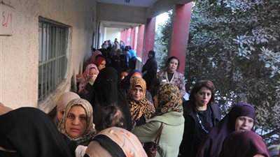 وزير الداخلية يتفقّد سير عملية التصويت بمدرسة القومية بالعجوزة