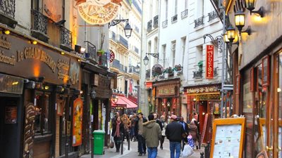 «حى العرب» في فرنسا.. موطن الذكريات في بلاد النور.. يضم محال لبيع «الكوارع» و«الكباب والكفتة».. الربيع العربي حوله لـ«قبلة اللاجئين في باريس».. وداعش خطر يهدد ا