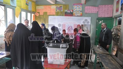 مخالفات بالجملة في لجان الاستفتاء بالجيزة.. استبعاد المراقبين.. بطء التصويت.. وتوجيه 