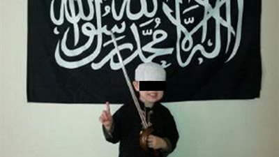 بالصور.. أطفال يبايعون «داعش» في المملكة المتحدة