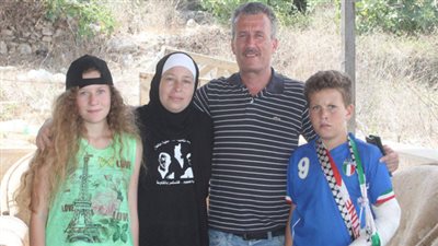 التميمي عائلة لا تنجب سوى الأبطال.. نساؤها ضربن أروع الأمثلة في الدفاع عن أرض فلسطين.. «عهد» تكمل مسيرة البطولات.. ووالدتها أول امرأة تنضم لـ«كتائب القسام»