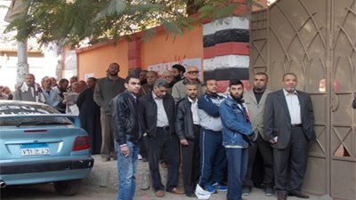 الناخبون عند وصول رئيس الأركان: