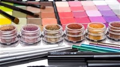 ضبط 55 ألف مستحضر تجميل مجهولة المصدر بحلوان