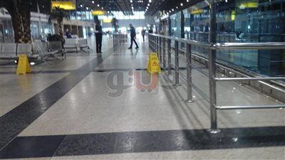 تساقط مياه من سقف صالة الركاب 1 في مطار القاهرة (صور)