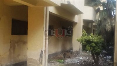 عمال مصنع الغزل بدمياط: المستشفى غير آدمي ومأوى للحيوانات الضالة (صور)