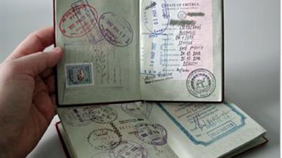 ضبط 4 ركاب حاولوا السفر بوثائق مزورة في مطار القاهرة