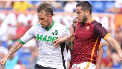 روما يتقدم بهدف أمام ساسولو بالشوط الأول (فيديو)