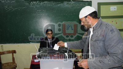 عبدالمنعم: مشهد الاستفتاء عبثى ونتيجته هزلية