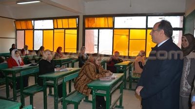 محافظ البحيرة يتفقد سير امتحانات الشهادة الإعدادية